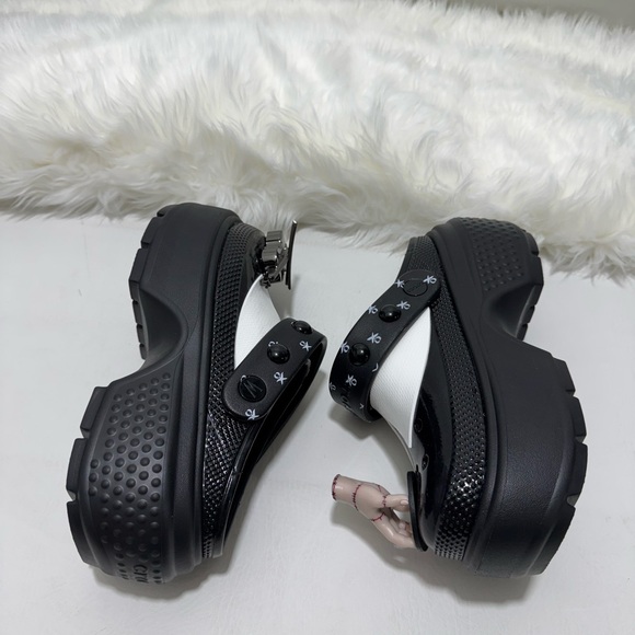 Wednesday x Crocs Stomp Platform Clog - Picture 4 of 9